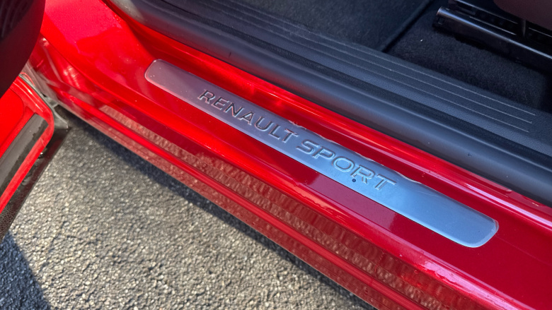 Renault Captur 1.6 E-TECH Hybrid 145 R.S. Line 5dr Auto Hybrid Hatchback